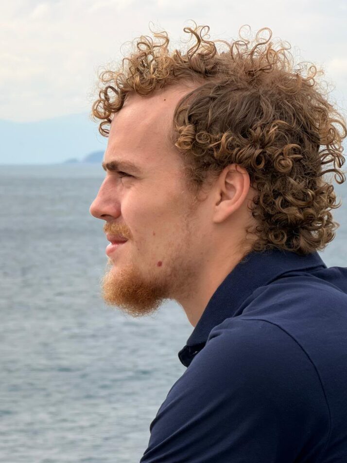 Bob Berghuis by the sea, looking out over the water